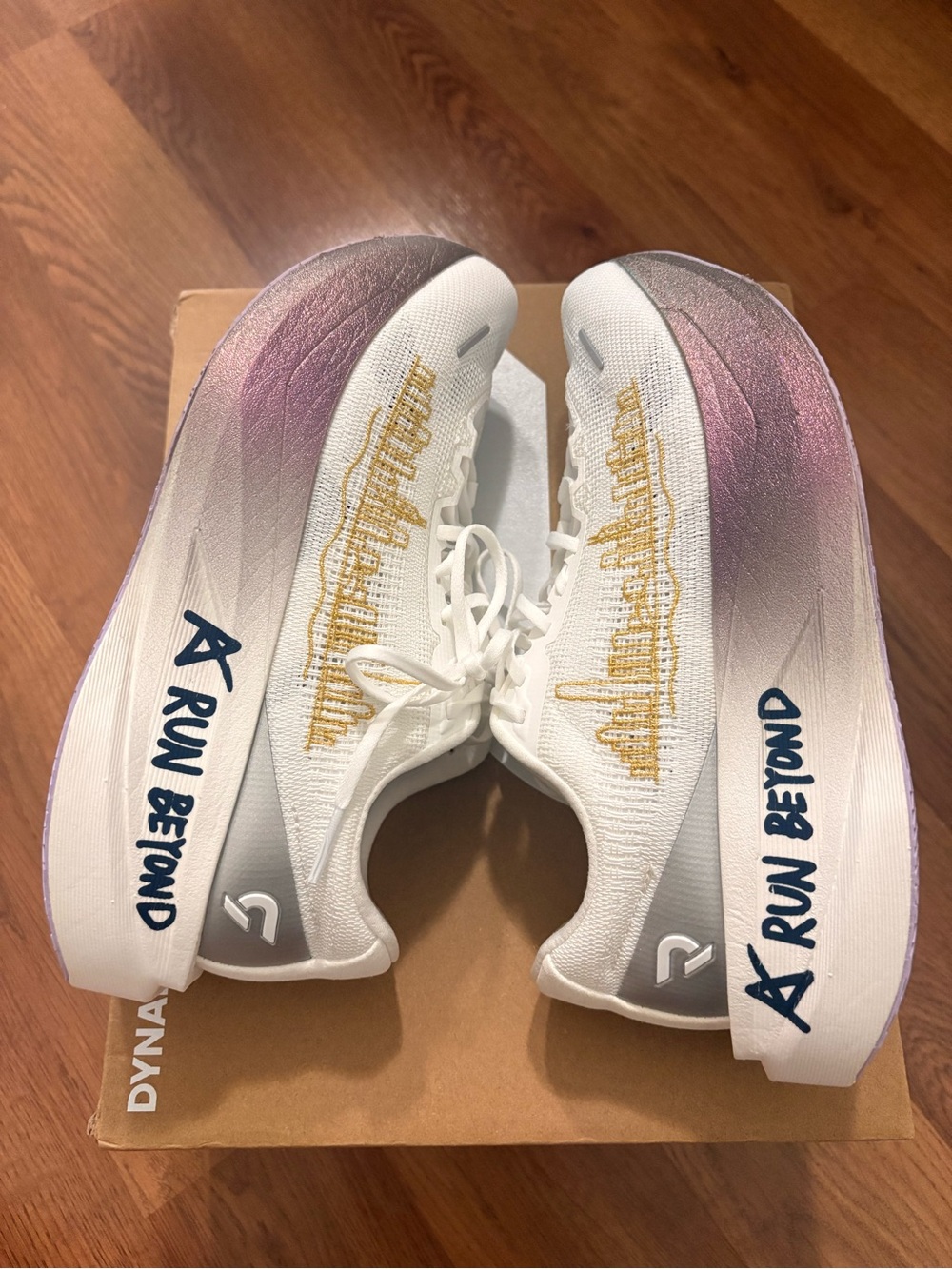 Run Beyond Men's White & Purple Gradient Racing Sneakers